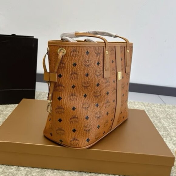 Authentic MCM Brand New Liz Reversible Visetos Tote Bag - Picture 4 of 8